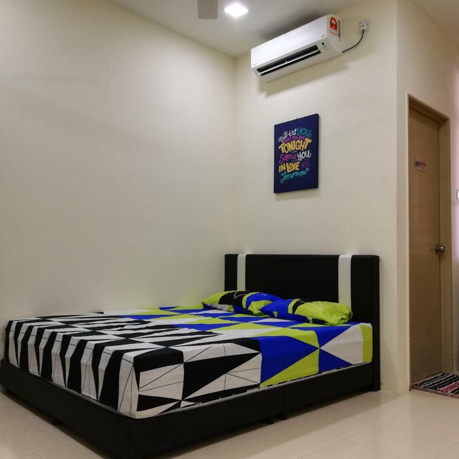 Neesa Homestay Bukit Gambang-Muslim ภายนอก รูปภาพ